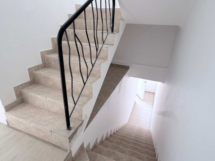 3 Bedroom Property for Sale in Bloubergstrand Western Cape